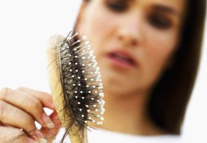 Как лечить выпадение волос? Лекарствами и народными средствами