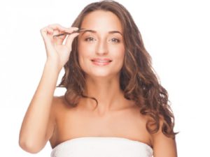 Выщипывание бровей